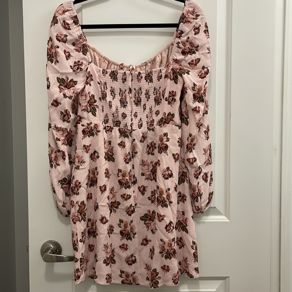 Aritzia Sunday Best Floral Dress - NWOT - Picture 2 of 4